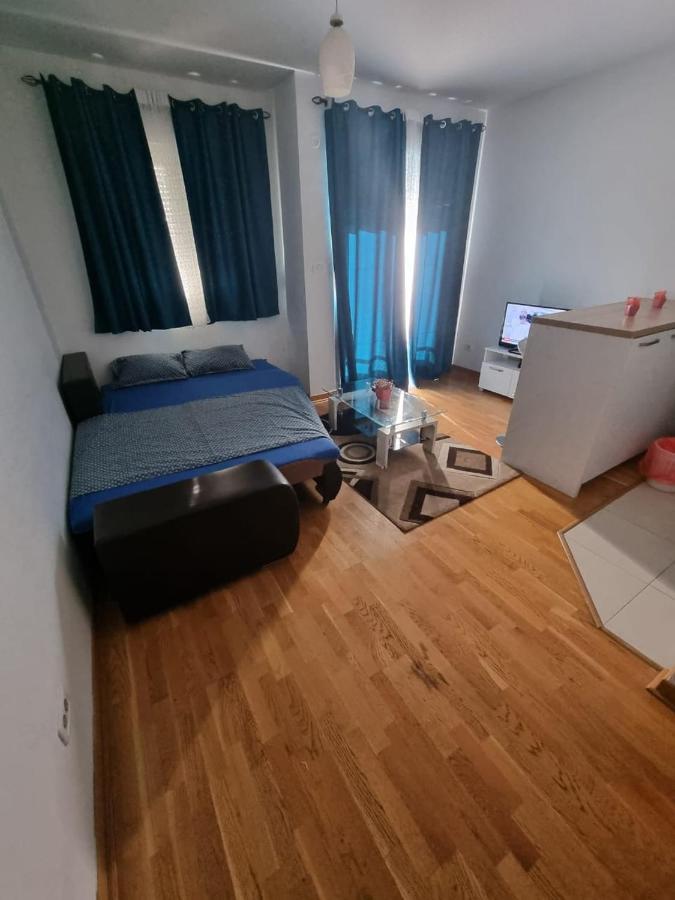 Adrianna Apartment City Kvart 포드고리차 외부 사진